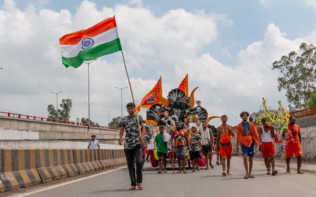 🔱 सेवा शिविर: कांवड़ यात्रियों के लिए जीवन रक्षक संबल